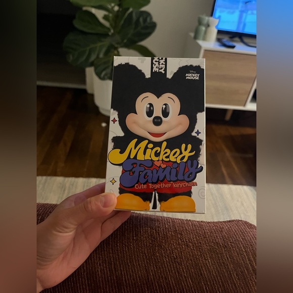 Mickey Family Cute Together Keychain Series Figures-Donald - Picture 4 of 6